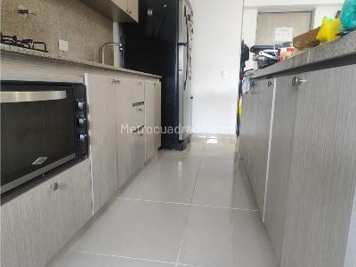 Apartamento de 3 alcobas en venta en Tres Esquinas, Sabaneta, 77 m² · foto 4 de 17