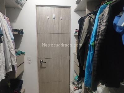 Apartamento de 3 alcobas en venta en Tres Esquinas, Sabaneta, 77 m² · foto 10 de 17