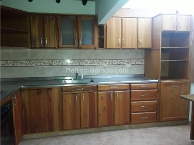 Casa de 3 alcobas en venta en El Velodromo, Medellín, 148 m² · foto 2 de 19