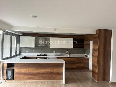 Apartamento en venta en El Poblado, Medellín · foto 2 de 16