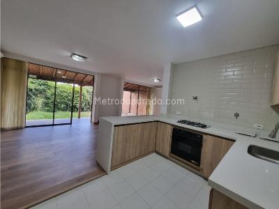 Casa de 4 alcobas en venta en Envigado, Envigado, 154 m² · foto 3 de 9