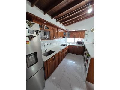 Casa de 5 alcobas en venta en Laureles, Medellín, 212 m² · foto 2 de 20