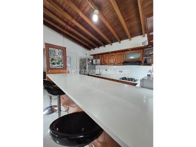 Casa de 5 alcobas en venta en Laureles, Medellín, 212 m² · foto 3 de 20