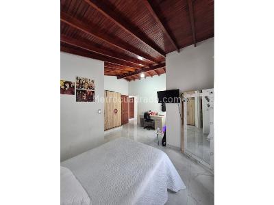Casa de 5 alcobas en venta en Laureles, Medellín, 212 m² · foto 12 de 20