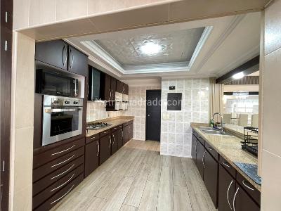 Apartamento de 5 alcobas en venta en Estadio, Medellín, 440 m² · foto 3 de 19