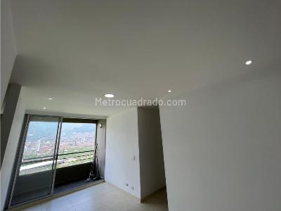 Apartamento de 3 alcobas en venta en Madera, Bello, 66 m² · foto 2 de 16