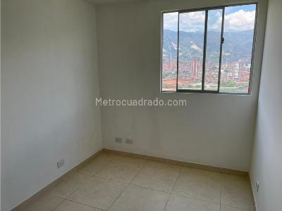 Apartamento de 3 alcobas en venta en Madera, Bello, 66 m² · foto 4 de 16