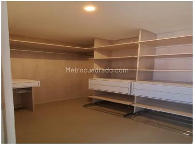 Apartamento de 1 alcoba en venta en Los Bernal, Medellín, 57 m² · foto 8 de 12