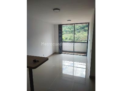 Apartamento de 3 alcobas en venta en Cabañas, Bello, 56 m² · foto 2 de 16