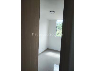 Apartamento de 3 alcobas en venta en Cabañas, Bello, 56 m² · foto 4 de 16