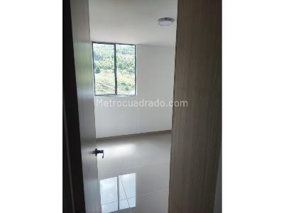 Apartamento de 3 alcobas en venta en Cabañas, Bello, 56 m² · foto 13 de 16
