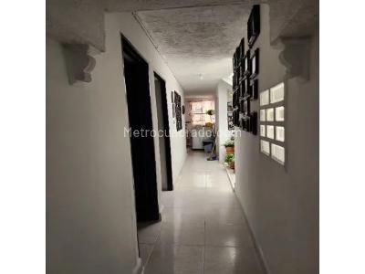 Casa de 3 alcobas en venta en Guayabal, Medellín, 81 m² · foto 3 de 9