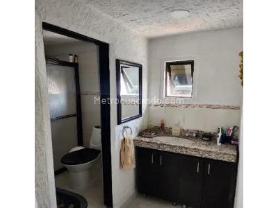 Casa de 3 alcobas en venta en Guayabal, Medellín, 81 m² · foto 4 de 9
