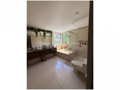 Casa de 4 alcobas en venta en Benedictinos, Envigado, 516 m² · foto 16 de 19
