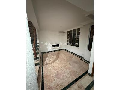 Casa de 3 alcobas en venta en La Mota, Medellín, 334 m² · foto 2 de 17