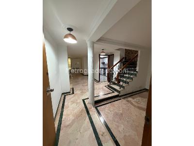 Casa de 3 alcobas en venta en La Mota, Medellín, 334 m² · foto 3 de 17