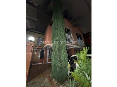 Casa de 3 alcobas en venta en La Mota, Medellín, 334 m² · foto 4 de 17