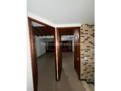 Casa de 3 alcobas en venta en La Mota, Medellín, 334 m² · foto 7 de 17