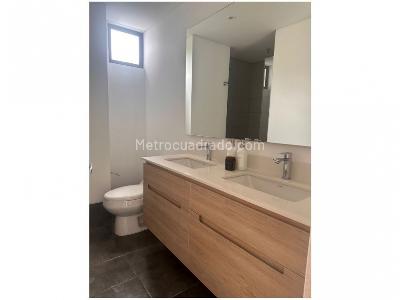 Apartaestudio en venta en El Poblado, Medellín, 68 m² · foto 5 de 8