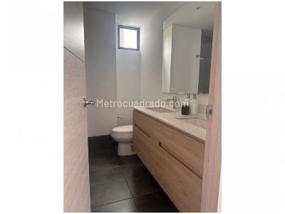 Apartaestudio en venta en El Poblado, Medellín, 68 m² · foto 6 de 8