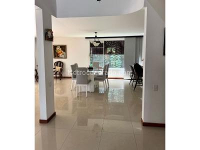 Casa de 4 alcobas en venta en Benedictinos, Envigado, 390 m² · foto 3 de 20