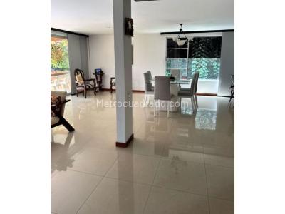 Casa de 4 alcobas en venta en Benedictinos, Envigado, 390 m² · foto 6 de 20