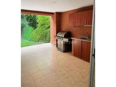 Casa de 4 alcobas en venta en Benedictinos, Envigado, 390 m² · foto 12 de 20