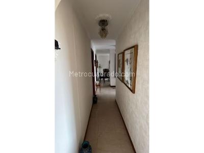 Apartamento de 3 alcobas en venta en Laureles, Medellín, 125 m² · foto 2 de 13