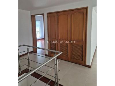 Casa de 3 alcobas en venta en Transversal Intermedia, Envigado, 320 m² · foto 13 de 20