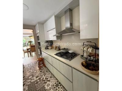 Casa de 3 alcobas en venta en Benedictinos, Envigado, 217 m² · foto 8 de 20