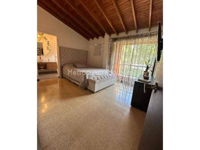Casa de 3 alcobas en venta en Intermedia, Envigado, 260 m² · foto 7 de 10