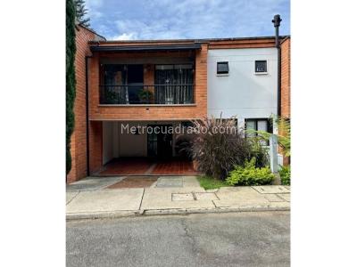 Casa de 3 alcobas en venta en Intermedia, Envigado, 260 m² · foto 10 de 10