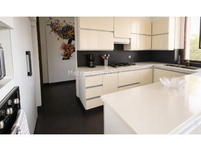Apartamento de 3 alcobas en venta en Colombia / Antioquia / El Poblado, Medellín, 192 m² · foto 2 de 12