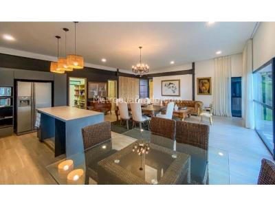 Casa de 3 alcobas en venta en El Poblado, Medellín, 375 m² · foto 2 de 20