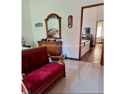 Casa de 3 alcobas en venta en El Poblado, Medellín, 355 m² · foto 16 de 20