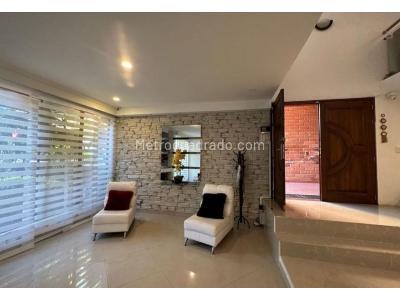 Casa de 5 alcobas en venta en El Poblado, Medellín, 425 m² · foto 3 de 20