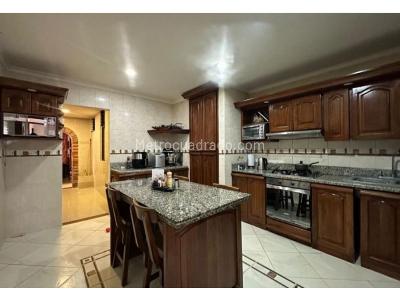 Casa de 5 alcobas en venta en El Poblado, Medellín, 425 m² · foto 9 de 20