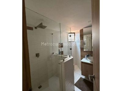 Apartaestudio en venta en El Poblado, Medellín, 63 m² · foto 8 de 9