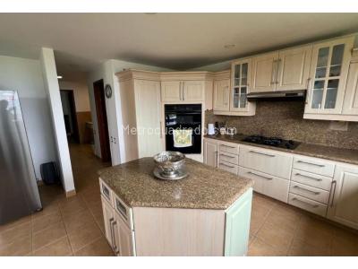 Casa de 5 alcobas en venta en El Poblado, Medellín, 700 m² · foto 3 de 20