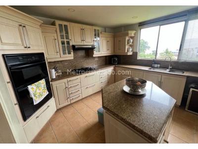 Casa de 5 alcobas en venta en El Poblado, Medellín, 700 m² · foto 4 de 20