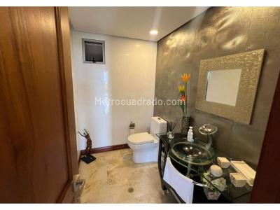 Casa de 5 alcobas en venta en El Poblado, Medellín, 700 m² · foto 9 de 20