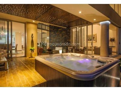 Casa de 5 alcobas en venta en El Poblado, Medellín, 738 m² · foto 9 de 11