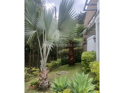 Casa de 3 alcobas en venta en Loma El Atravesado, Envigado, 286 m² · foto 2 de 10