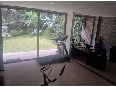 Casa de 3 alcobas en venta en Loma El Atravesado, Envigado, 286 m² · foto 3 de 10