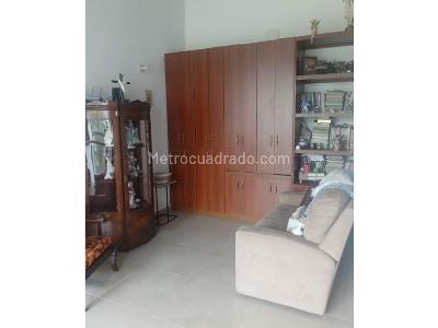 Casa de 3 alcobas en venta en Loma El Atravesado, Envigado, 286 m² · foto 5 de 10