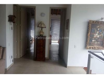Casa de 3 alcobas en venta en Loma El Atravesado, Envigado, 286 m² · foto 8 de 10