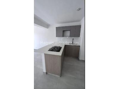 Apartamento de 1 alcoba en venta en Madera, Bello, 40 m² · foto 2 de 12