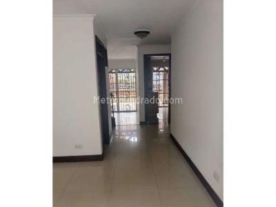 Casa de 5 alcobas en venta en Los Bernal, Medellín, 180 m² · foto 3 de 20