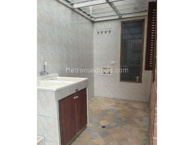 Casa de 5 alcobas en venta en Los Bernal, Medellín, 180 m² · foto 12 de 20