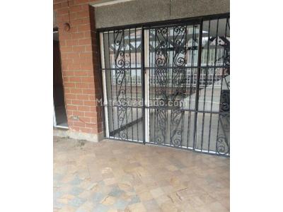 Casa de 5 alcobas en venta en Los Bernal, Medellín, 180 m² · foto 13 de 20